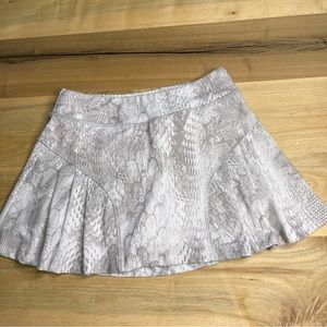Rese white snakeskin print tennis pickleball skirt small EUC